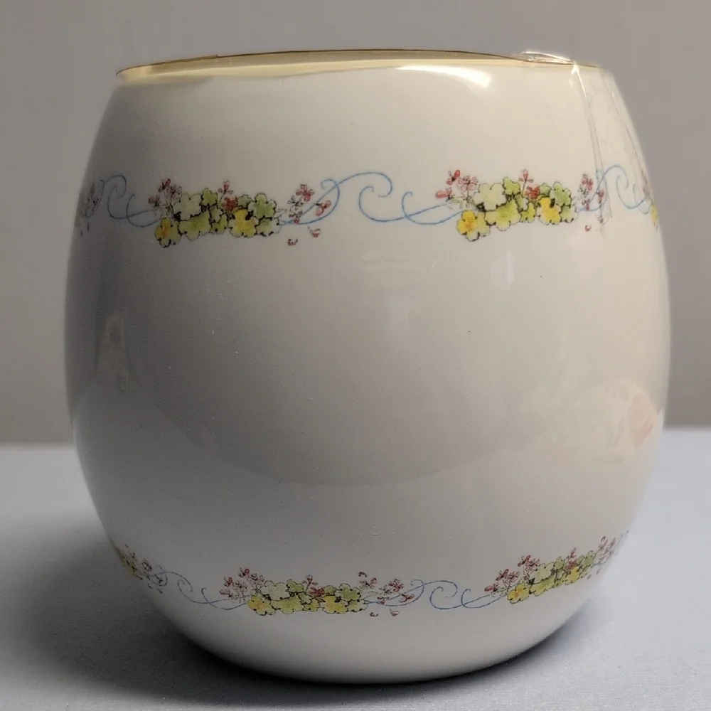 Peter Rabbit White Ceramic Jar - Picture 2 of 8